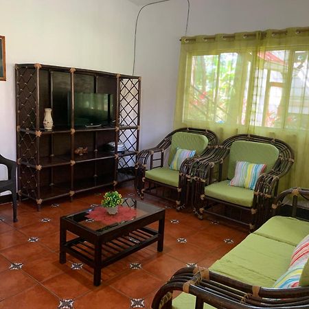 Casa Veronica A 2 Kilometros Del Irtra Retalhuleu Extérieur photo
