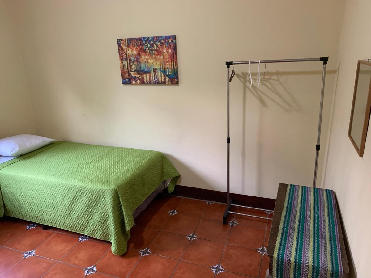 Casa Veronica A 2 Kilometros Del Irtra Retalhuleu Extérieur photo