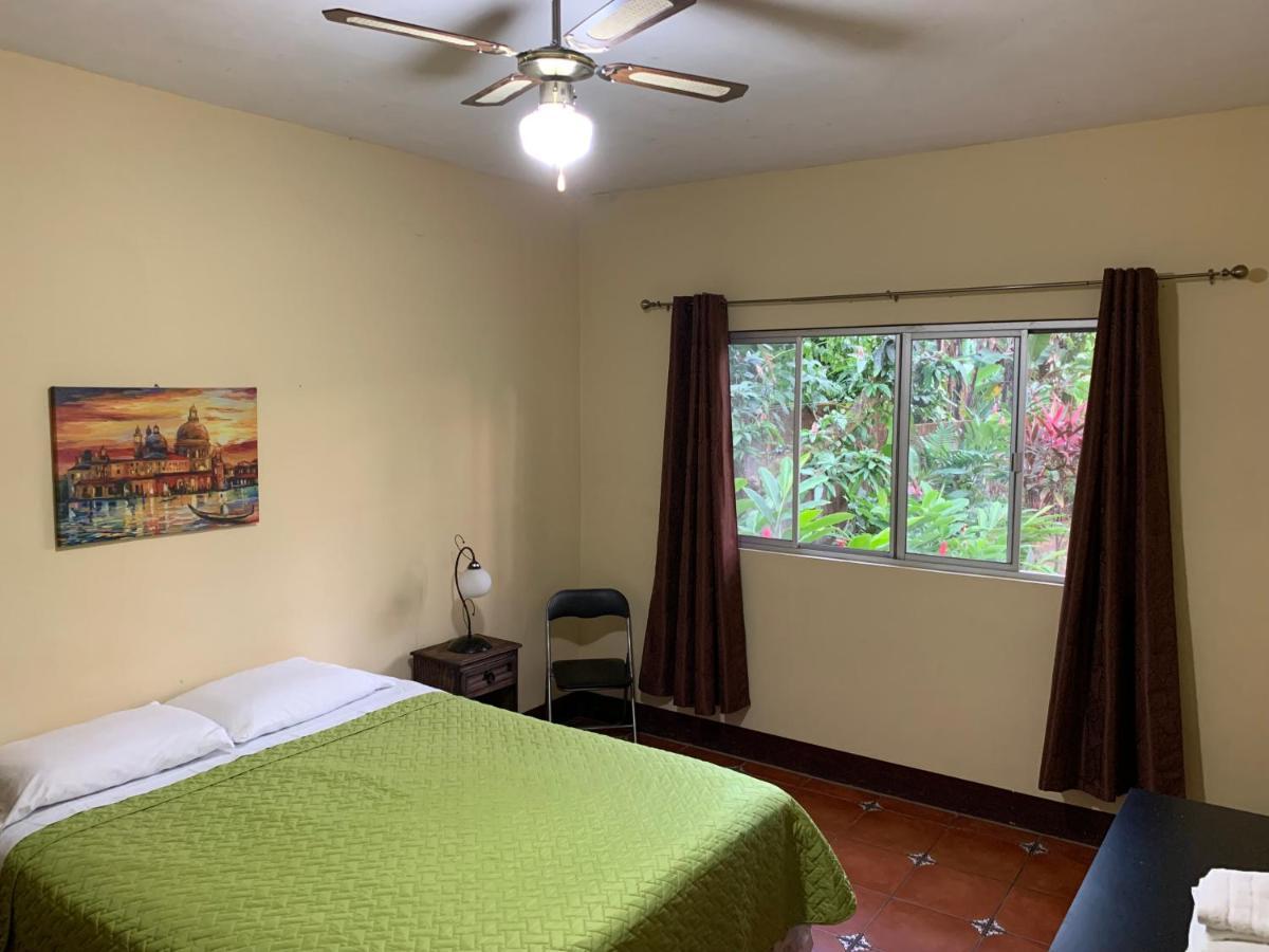 Casa Veronica A 2 Kilometros Del Irtra Retalhuleu Extérieur photo