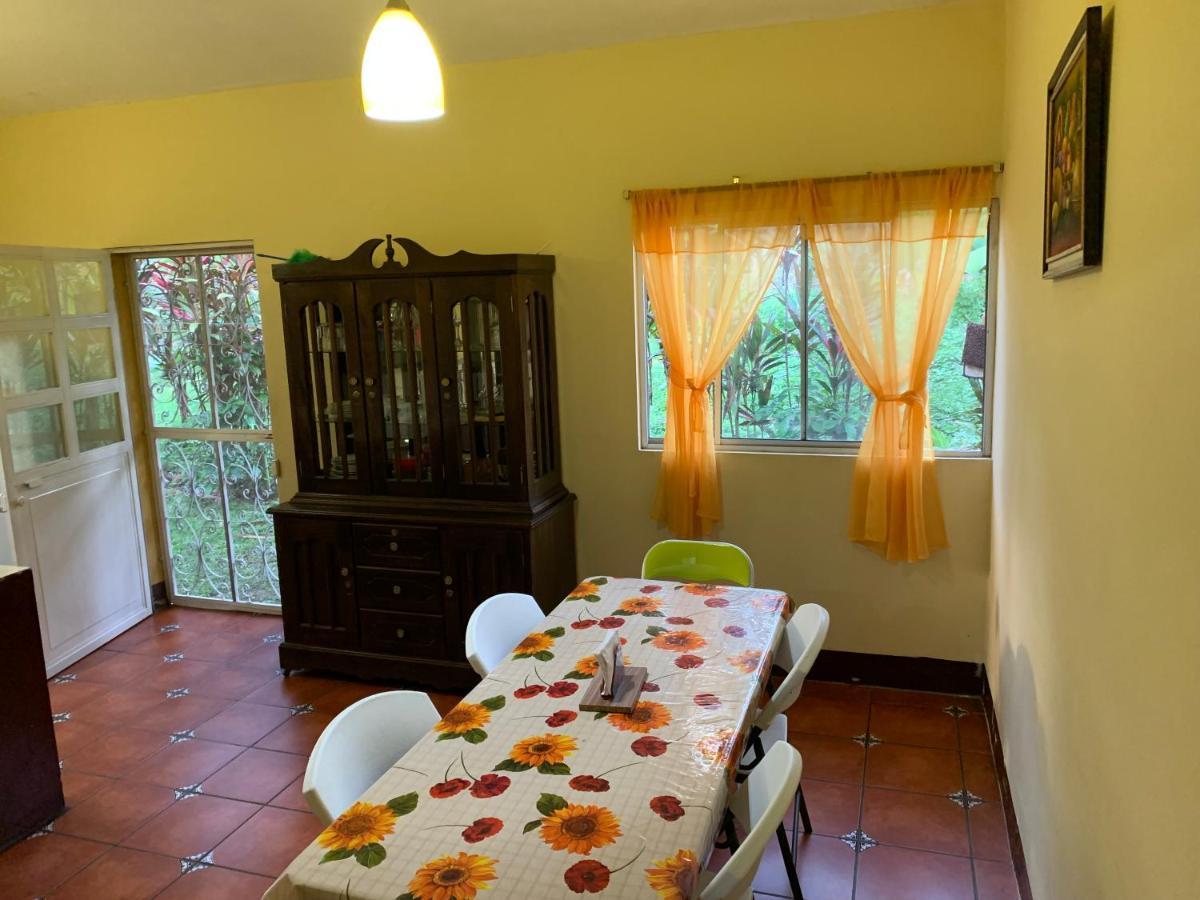 Casa Veronica A 2 Kilometros Del Irtra Retalhuleu Extérieur photo